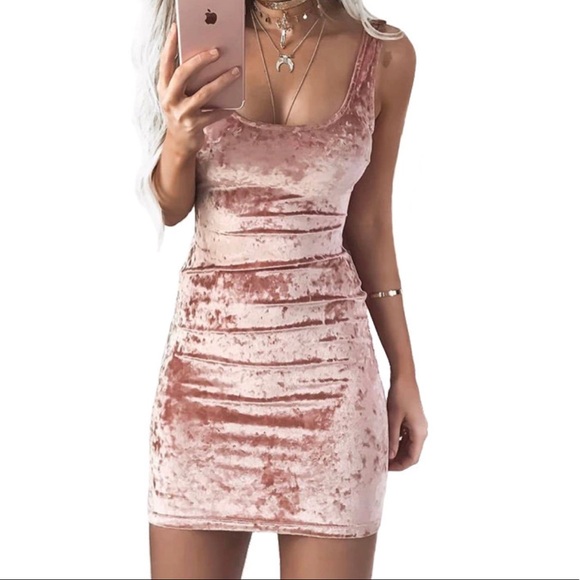 Dresses & Skirts - Pink velvet bodycon dress
